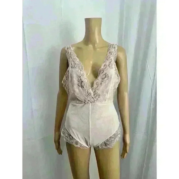 Marilyn Monroe Me Off Negligee Stretchy Lace Bodysuit Lingerie Pink Size M EUC - Picture 2 of 16